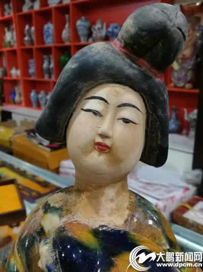 クーポン安い 中国　飴釉　人物俑　仕女俑　置物　唐木台付　C　2827 陶芸