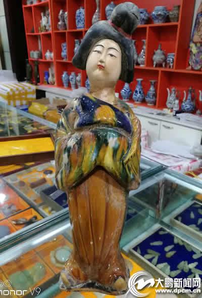 特別 中国　飴釉　人物俑　仕女俑　置物　唐木台付　C　2827 陶芸
